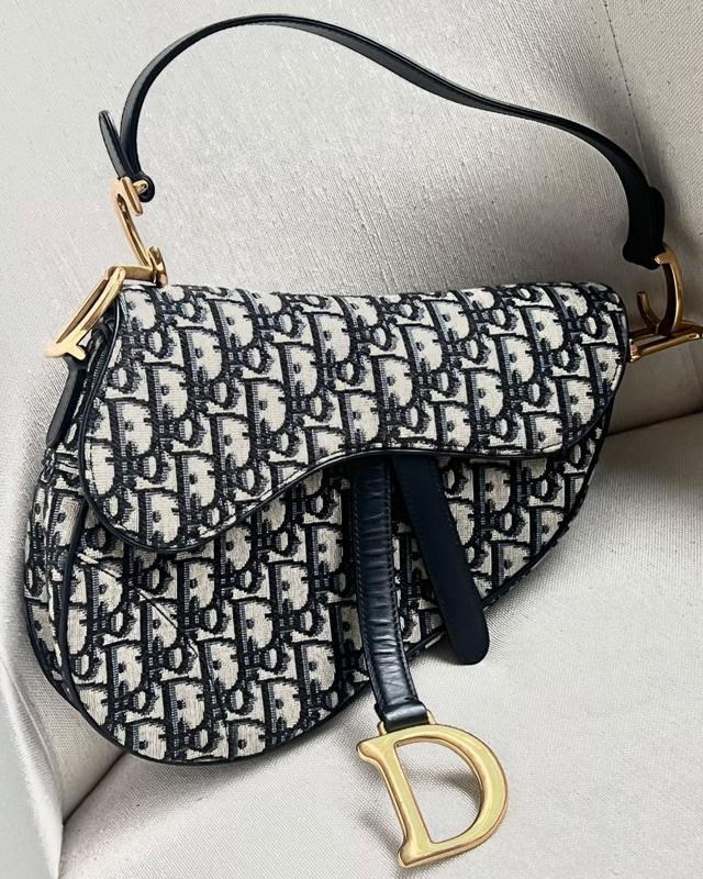 Bolsa Dior Saddle. Clique na imagem e confira mais modelos da marca!