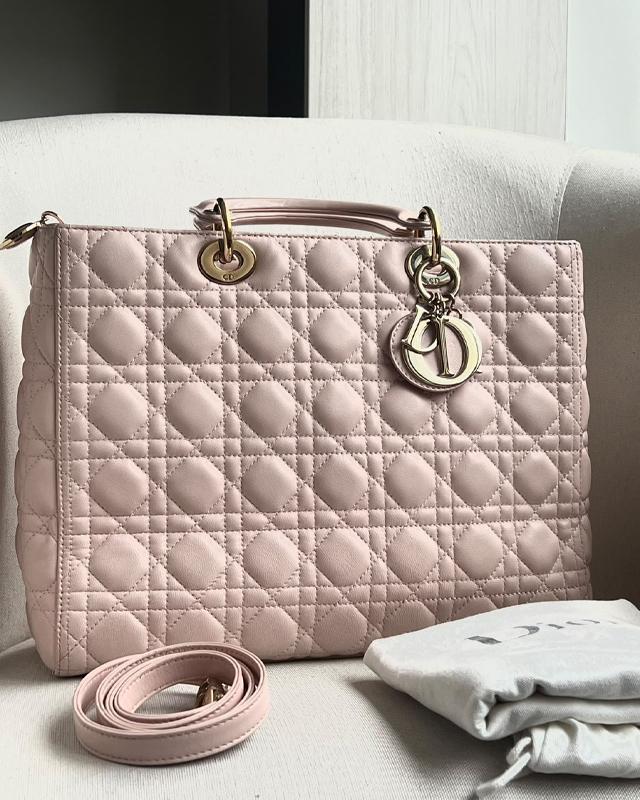 Bolsa Lady Dior. Clique na imagem e confira mais modelos da marca!
