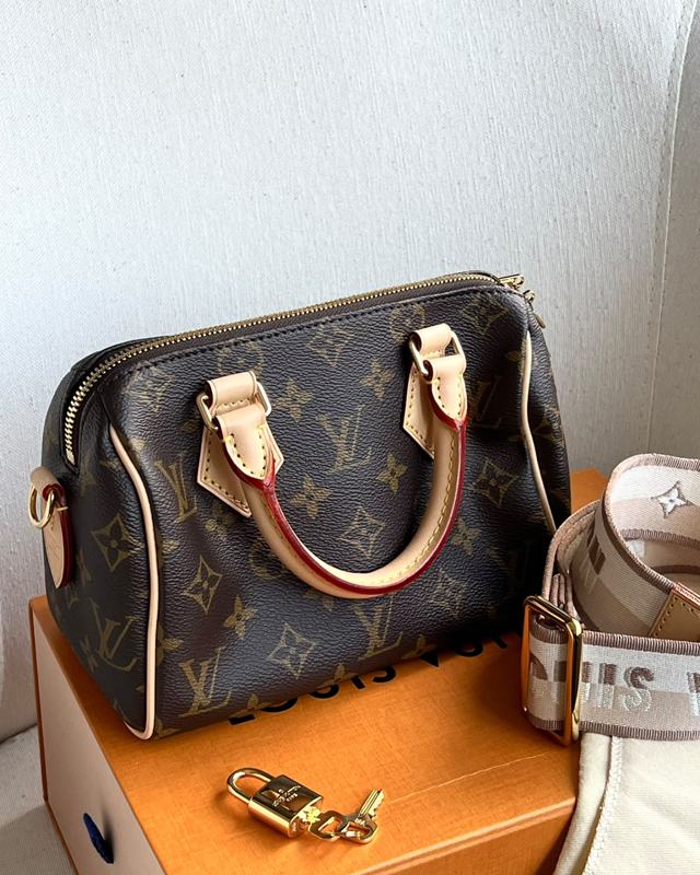 Bolsa Louis Vuitton Speedy. Clique na imagem e confira mais modelos da marca!