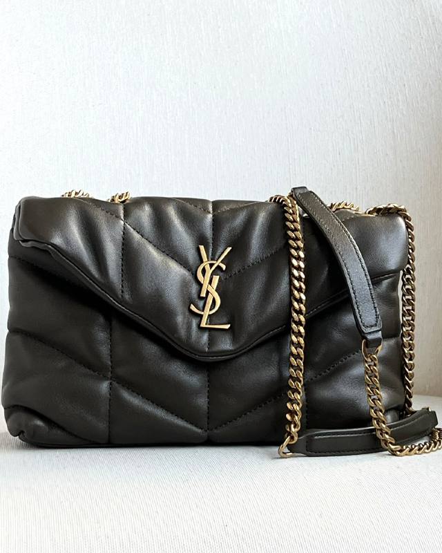 Bolsa Saint Laurent Loulou. Clique na imagem e confira mais modelos!