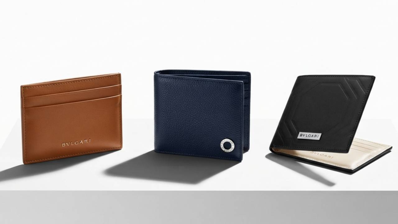 Três modelos de carteiras e porta-cartões masculinos da Bulgari.