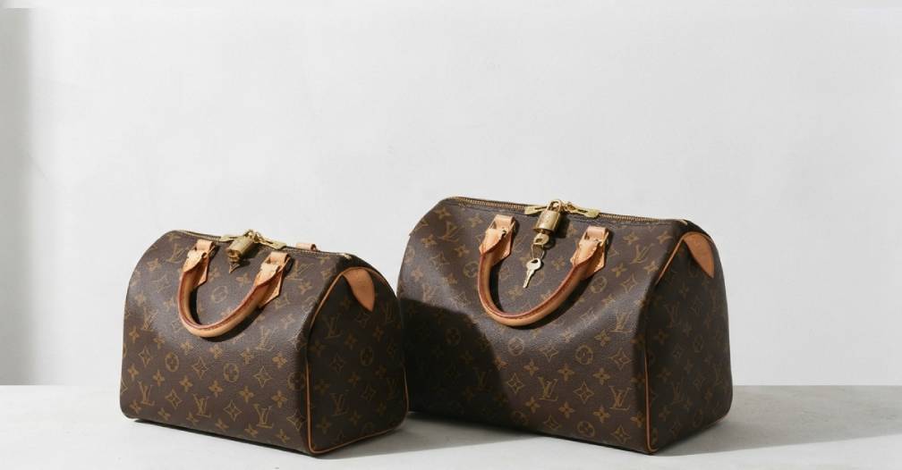 Dois tamanhos da bolsa louis vuitton speedy lado a lado: 25 e 30.