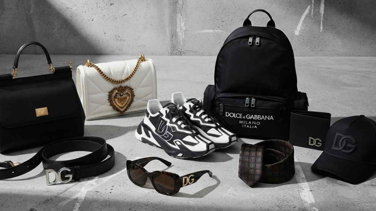Peças masculinas e femininas da Dolce e Gabbana: Mochilas, bolsas, tênis, sapatos, cintos e carteiras.