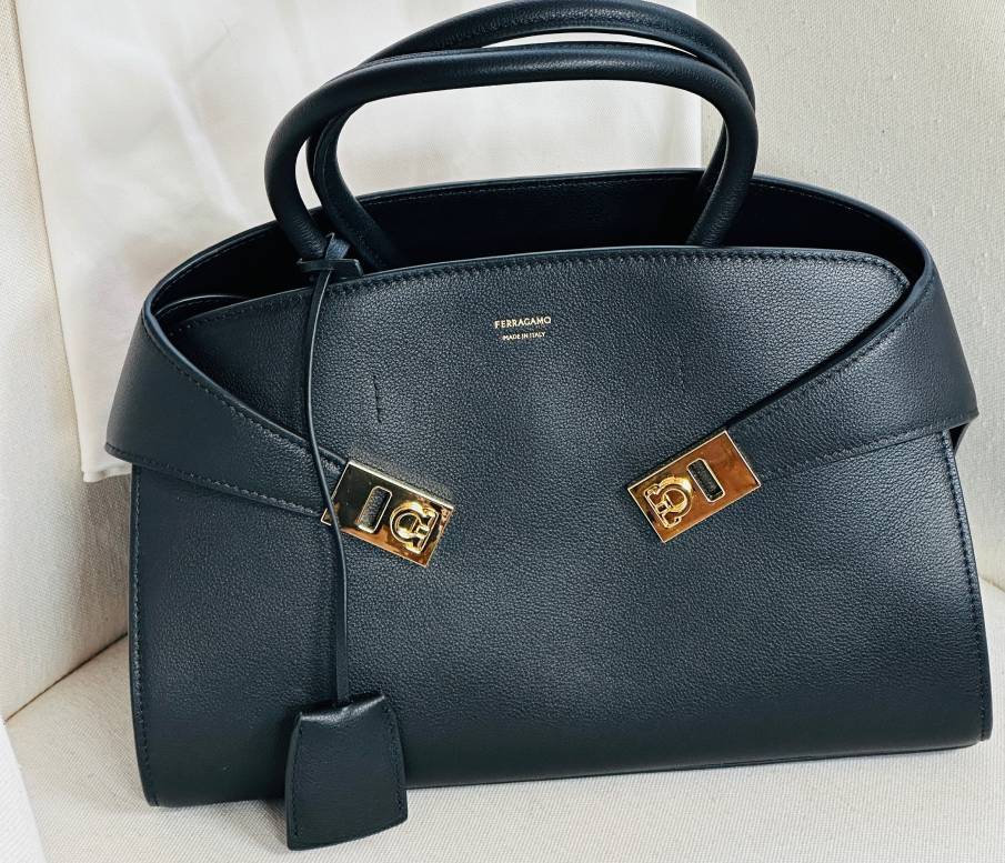 Bolsa Salvatore Ferragamo segunda mão na moda circular de luxo.