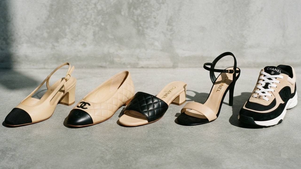 Diferentes sapato bicolor da Chanel: slingback, sapatilha, mule, sandália e tênis.