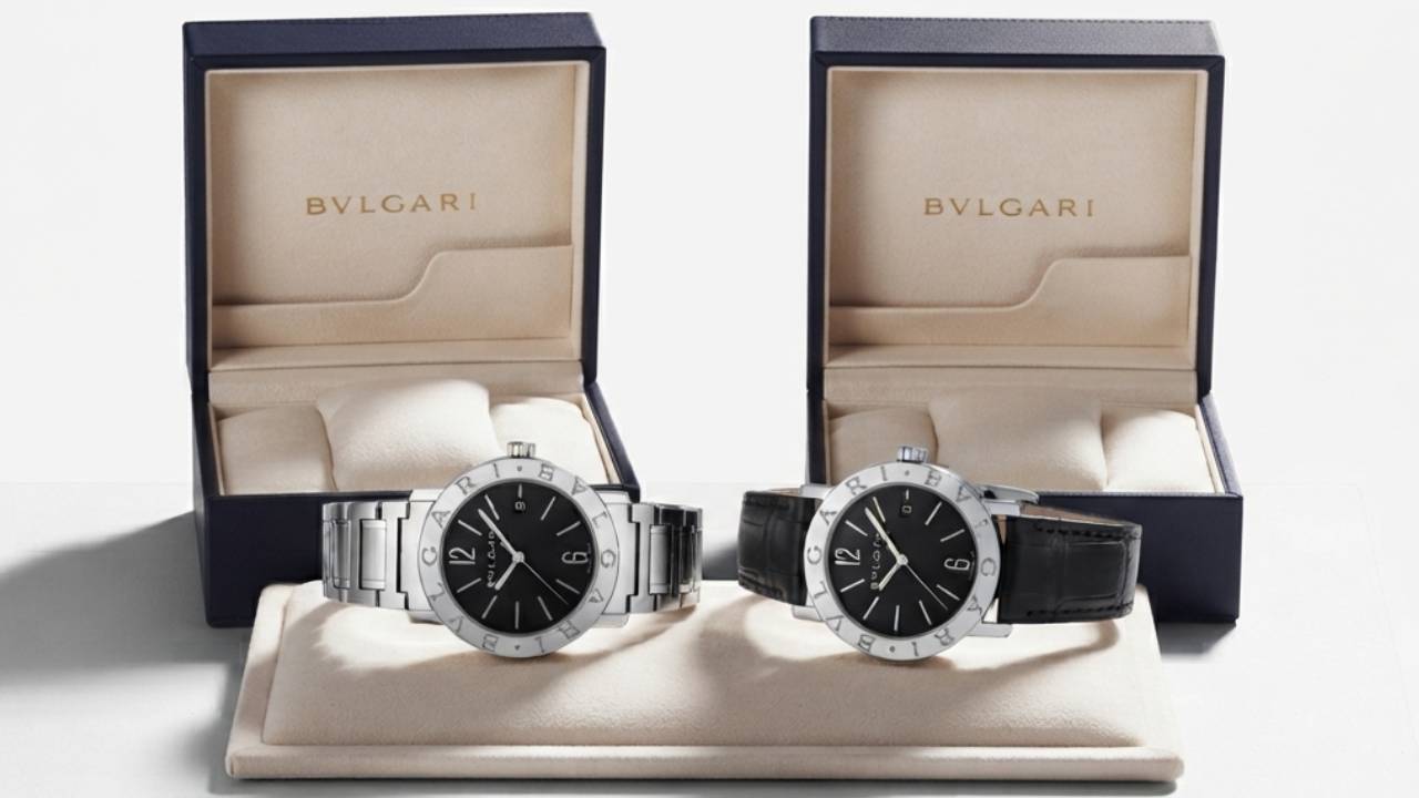 Duas versões do relógio masculino da Bulgari Solotempo seminovos com caixa e pulseira originais.