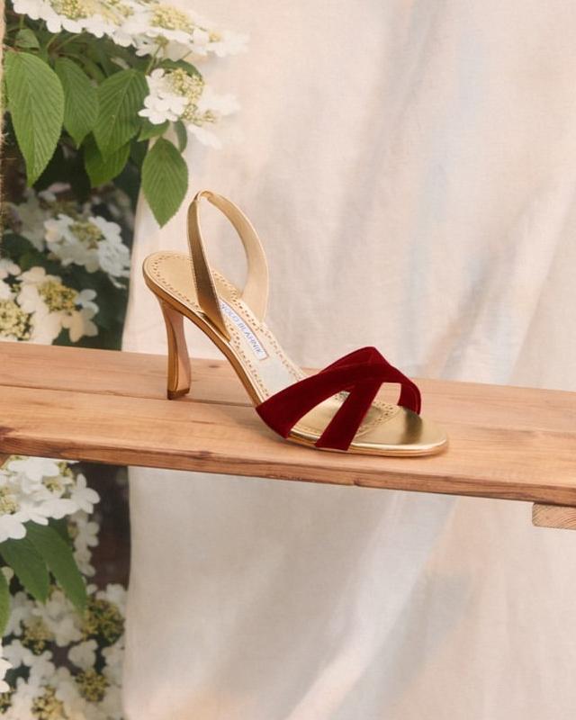 Sandália Manolo Blahnik. Clique na imagem e confira mais modelos! (Foto: Reprodução/Instagram @manoloblahnik)