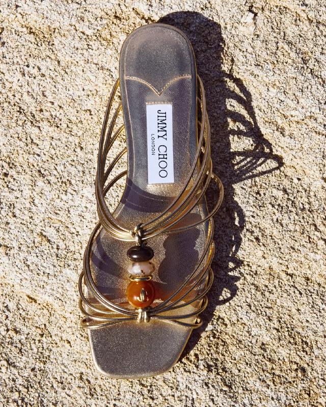 Sandália Jimmy Choo. Clique na imagem e confira mais modelos! (Foto: Reprodução/Instagram @jimmychoo)