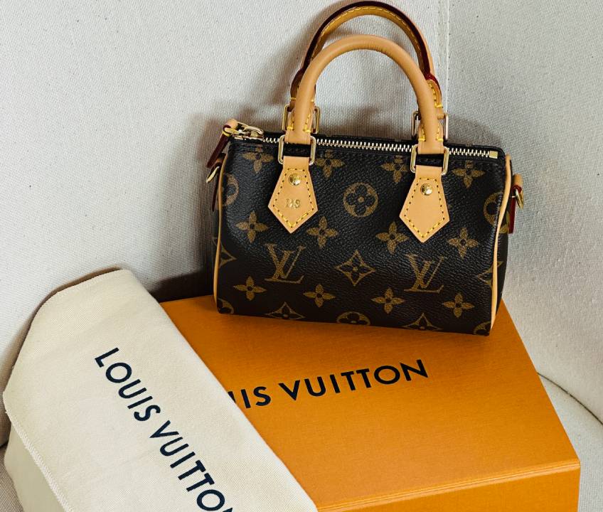 bolsa com monograma clássico da louis vuitton.