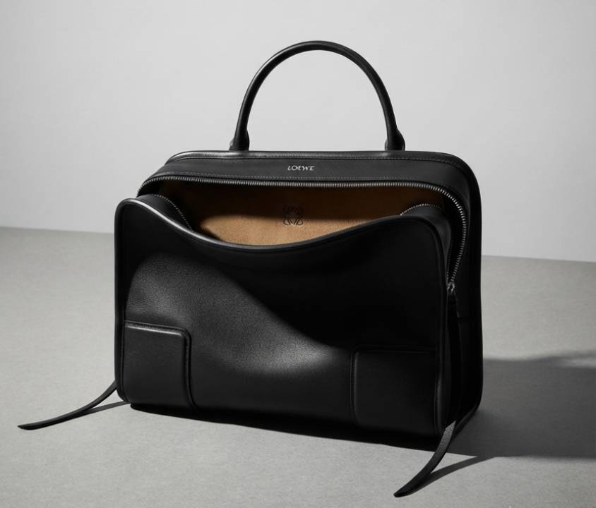 bolsa loewe amazona 180 usada aberta, estrutura interna à vista, bolsa slouchy 2026.