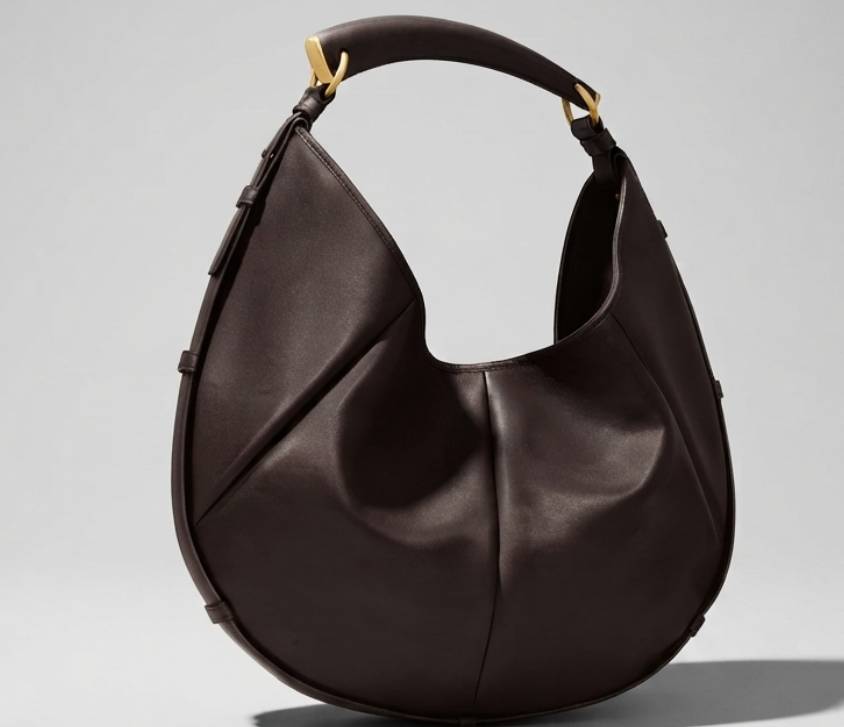 bolsa ysl mombasa em couro fluido,tendência slouchy 2026.