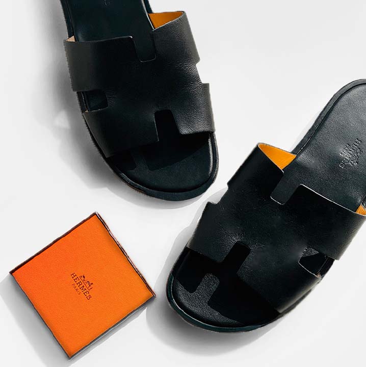 Sandálias masculinas da Hermès.