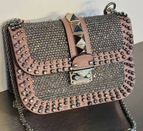 Foto de uma das bolsas de sucesso da Valentino na Second Hand Week 2026, modelo Glam Lock.