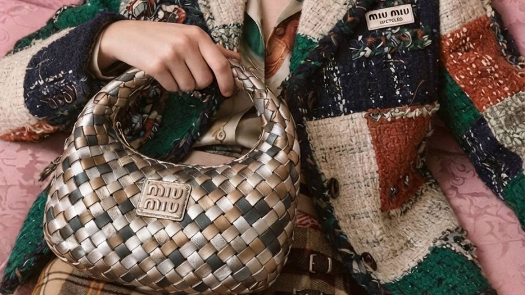 Peças upcycling da marca de luxo Miu Miu.