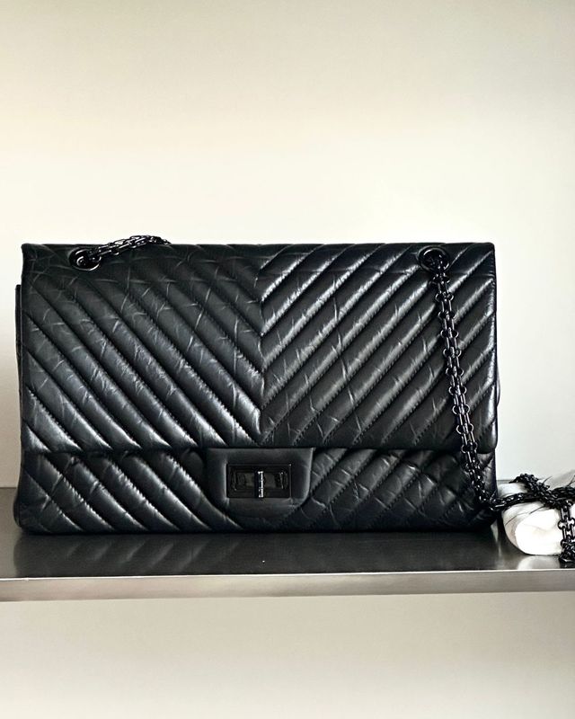 Bolsa Chanel Reissue. Clique na imagem e confira mais modelos da marca!