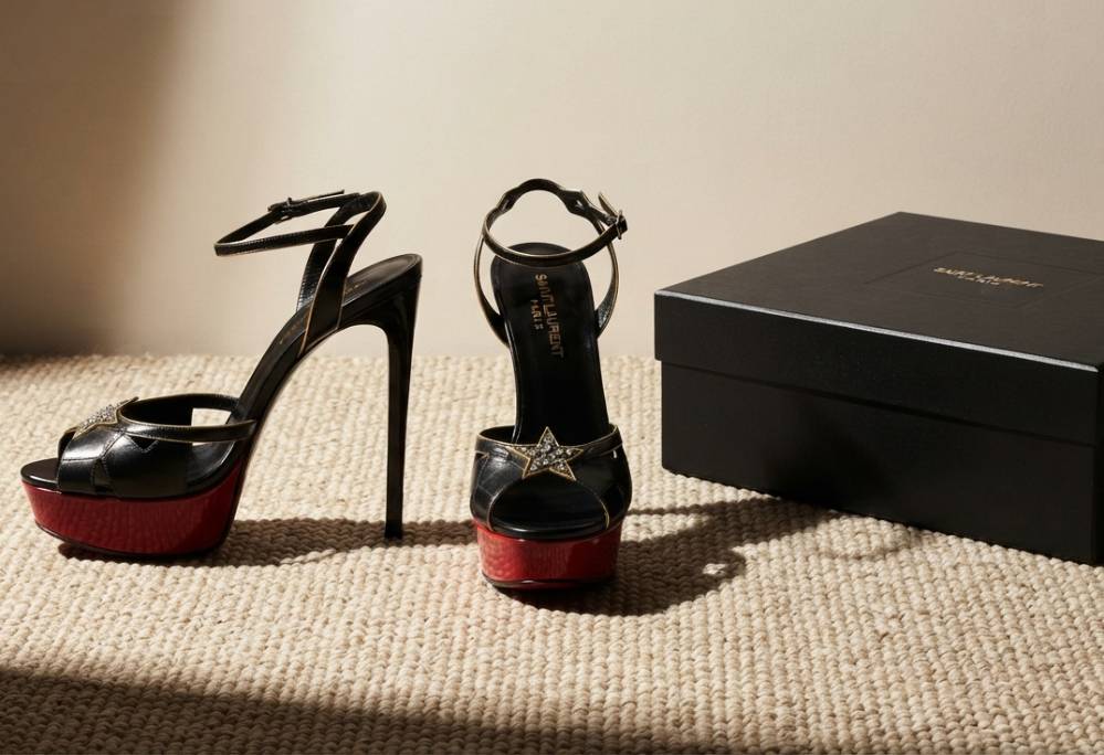 Foto de Sapato Yves Saint Laurent original seminovo na Semana do Cliente, modelo de salto Bianca Star.